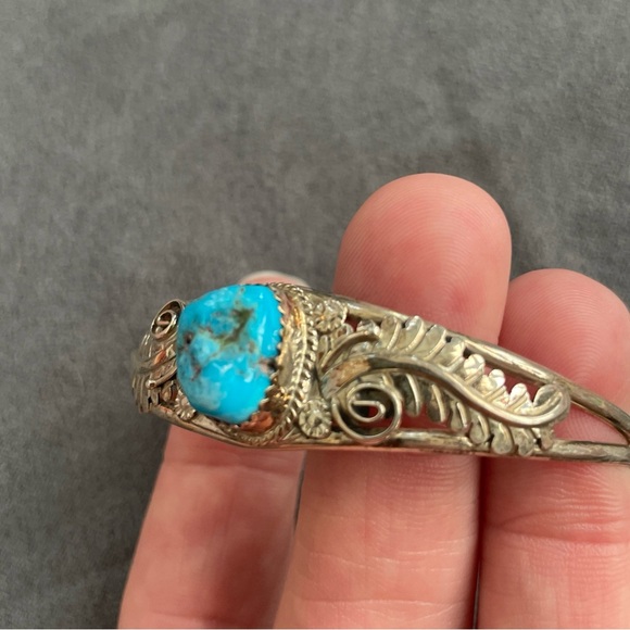 Vintage Navajo Sterling Silver and Turquoise Stone Bracelet - Picture 4 of 7